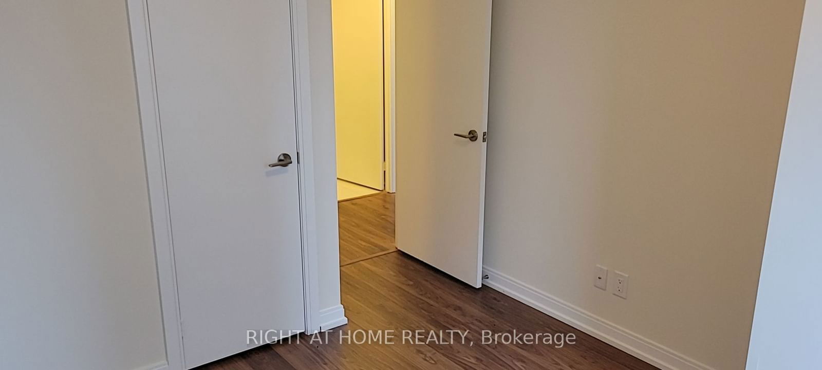 151 Village Green Sq, unit 2702 for rent