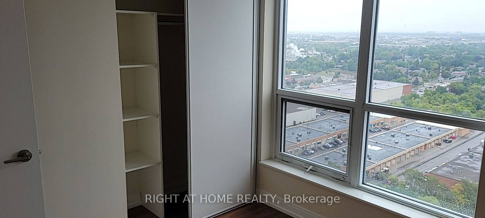 151 Village Green Sq, unit 2702 for rent