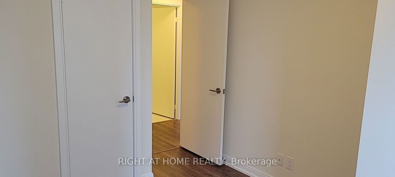 151 Village Green Sq, unit 2702 for rent