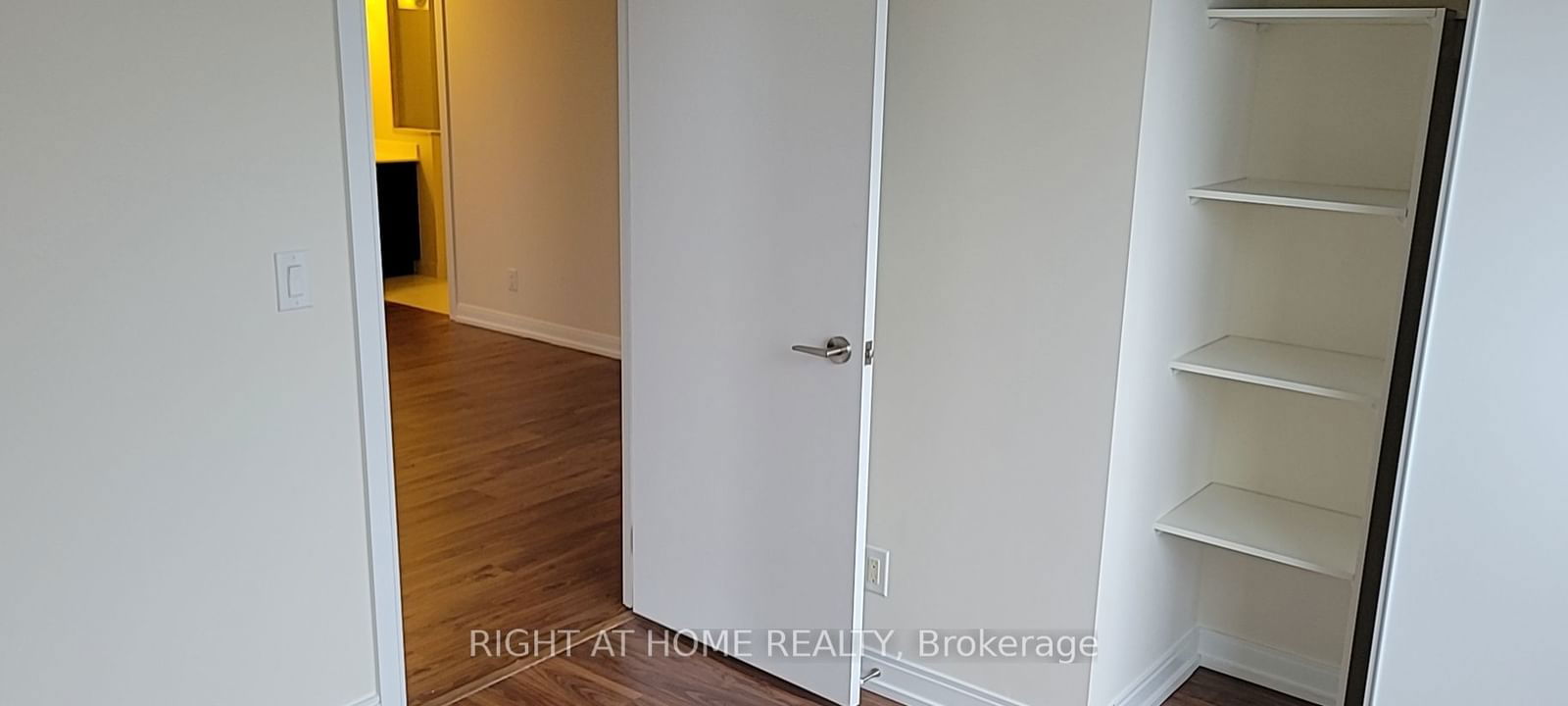 151 Village Green Sq, unit 2702 for rent