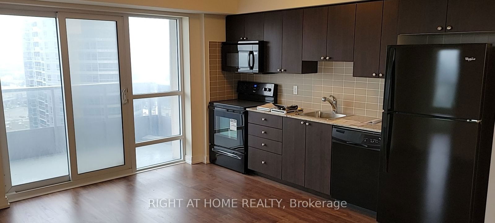 151 Village Green Sq, unit 2702 for rent