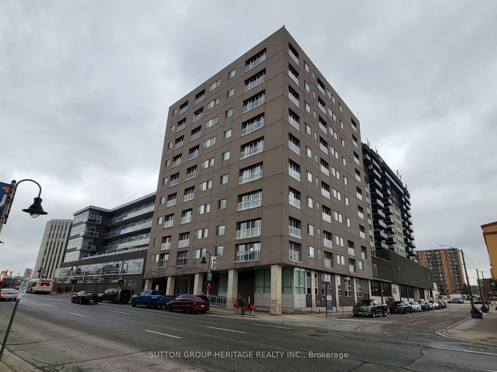 44 Bond St W, unit 402 for rent