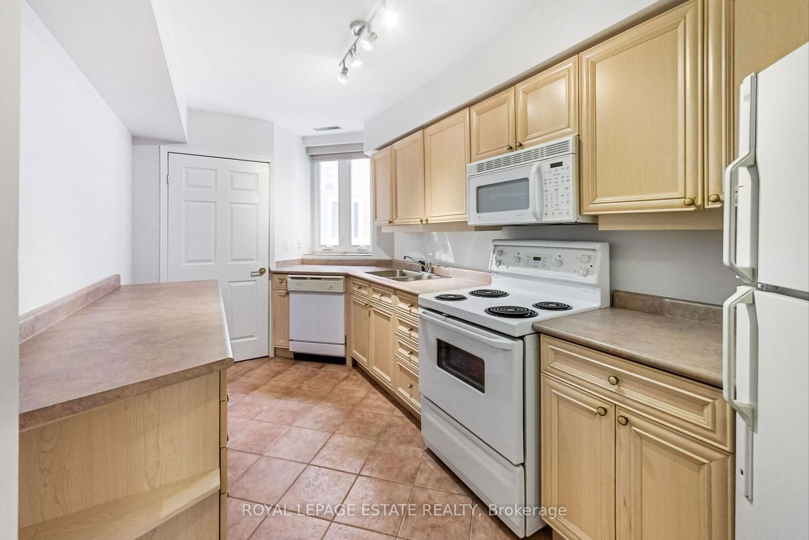 2365 Queen St E, unit 202 for rent