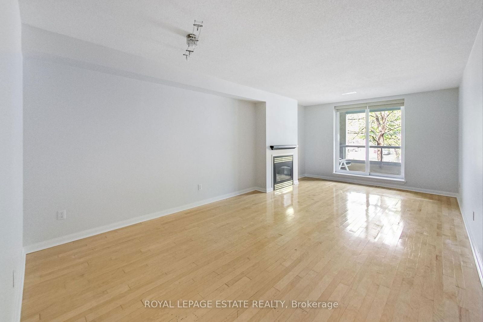 2365 Queen St E, unit 202 for rent