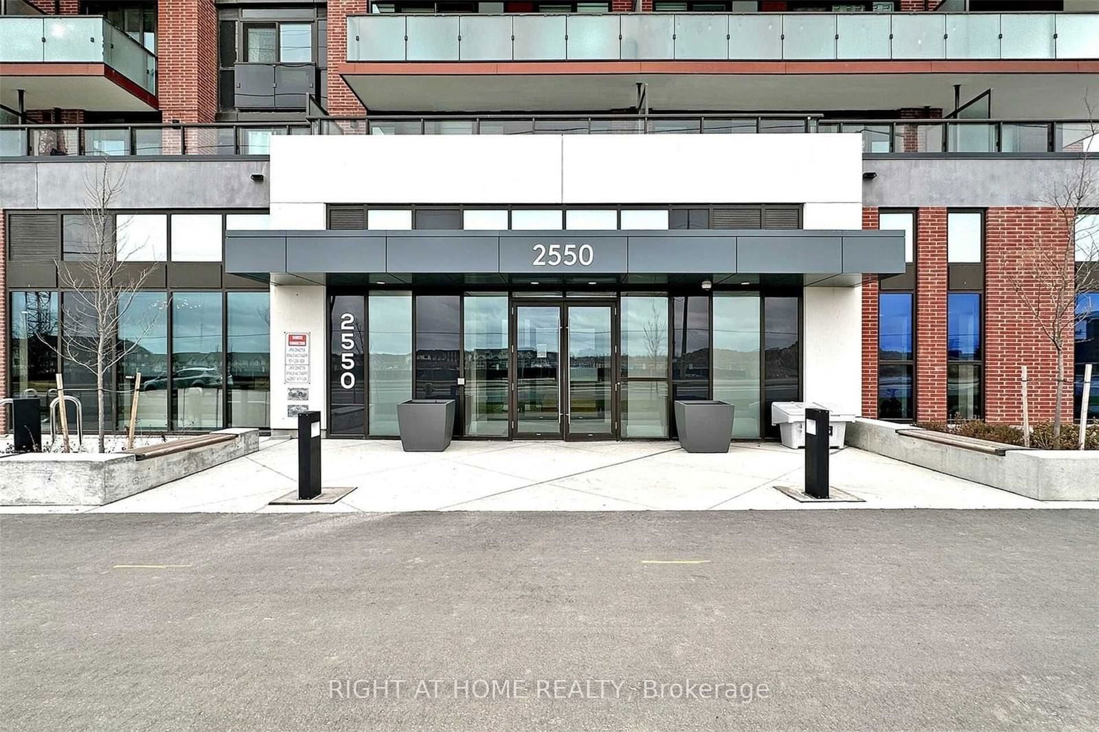 2550 Simcoe St N, unit 1421 for rent