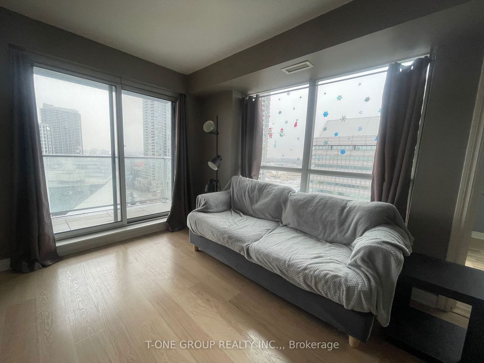 60 Town Centre Crt, unit 1402 for rent