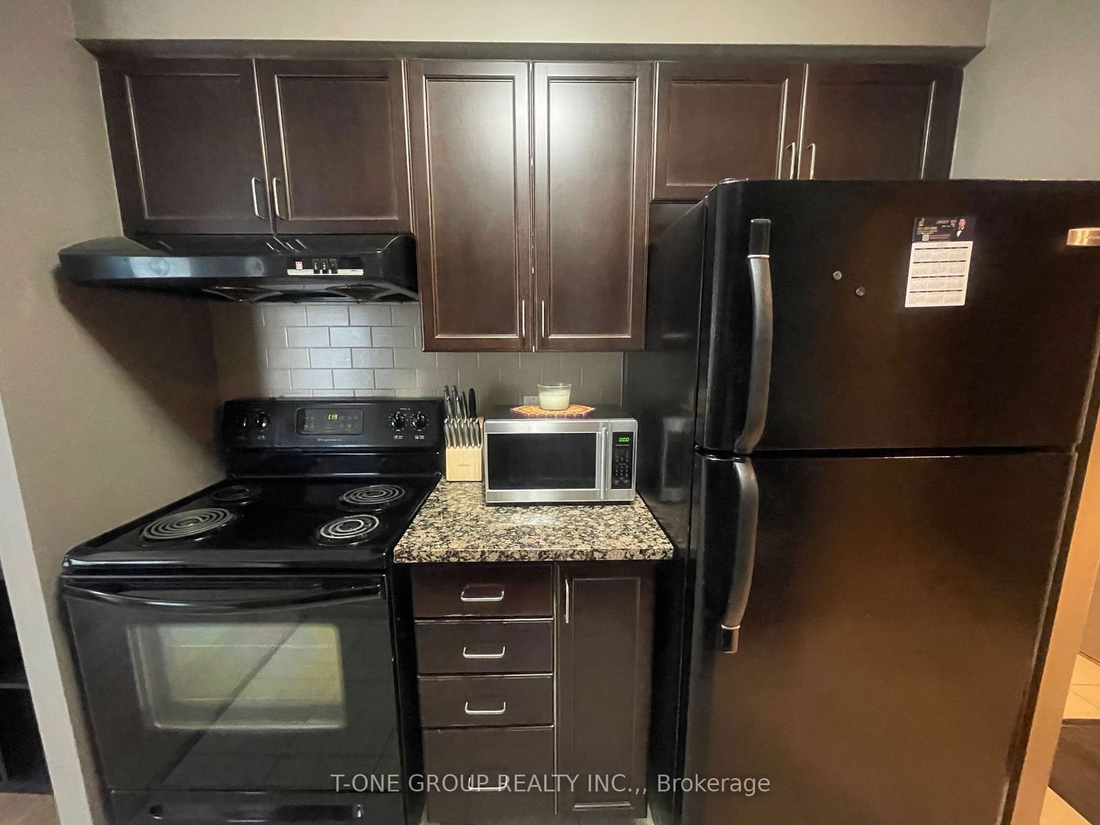 60 Town Centre Crt, unit 1402 for rent