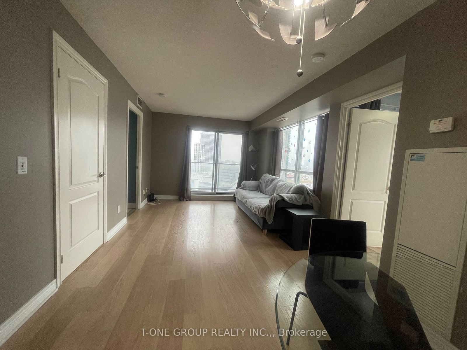 60 Town Centre Crt, unit 1402 for rent