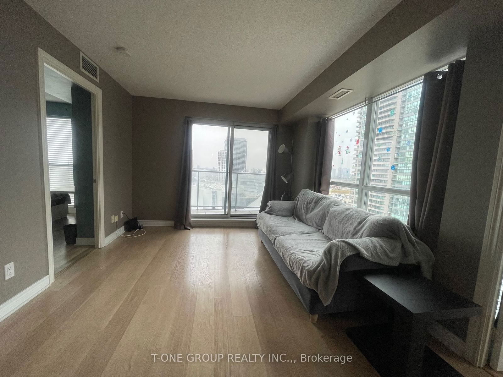 60 Town Centre Crt, unit 1402 for rent