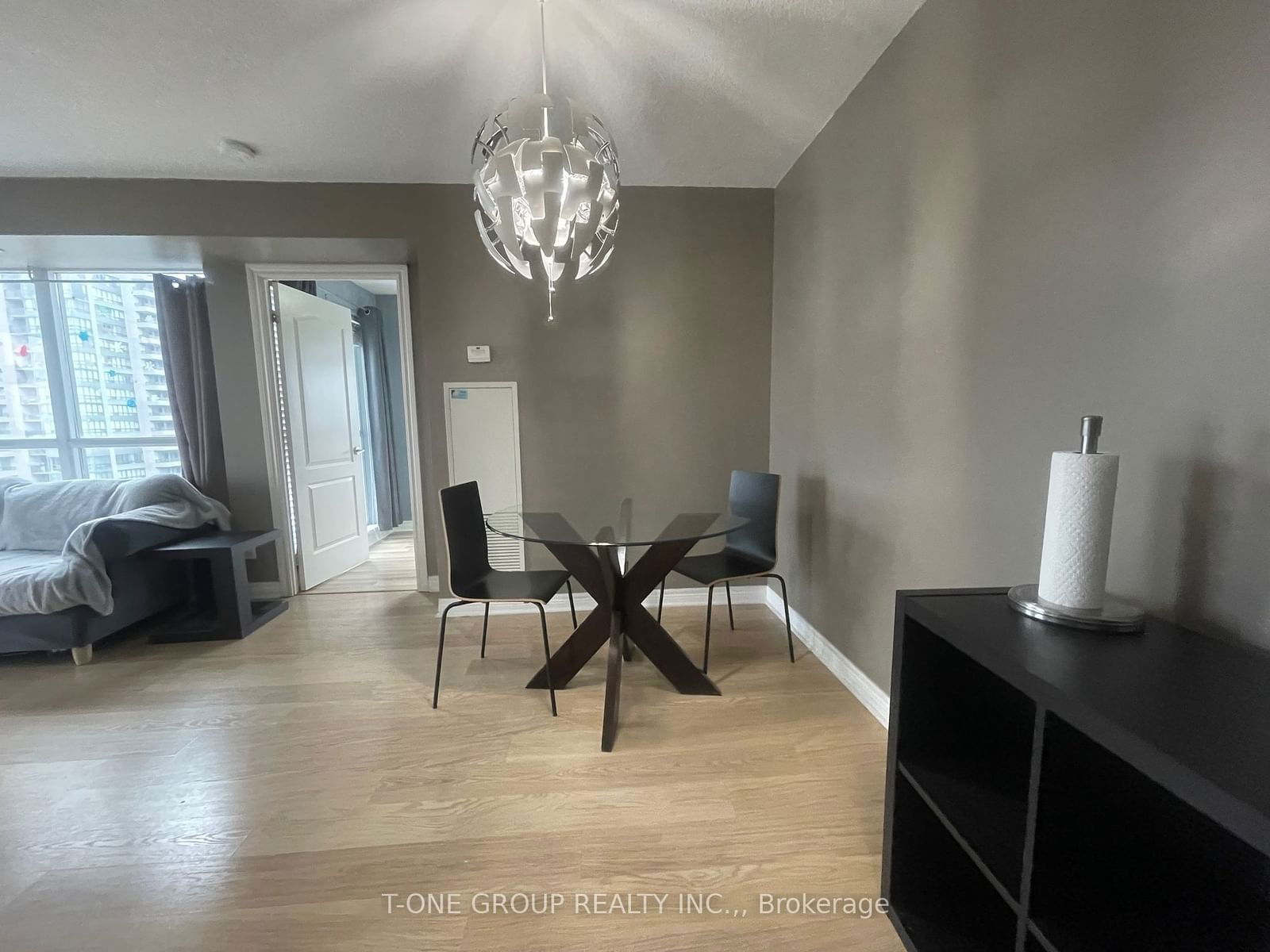 60 Town Centre Crt, unit 1402 for rent