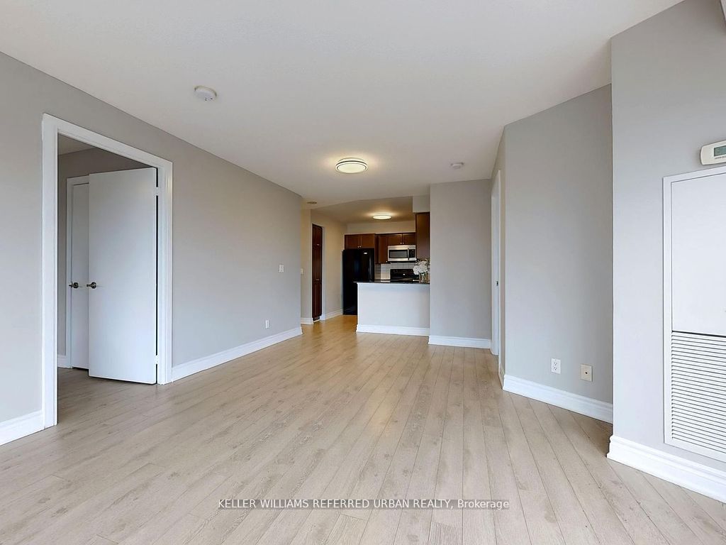 125 Village Green Sq, unit 1609 for rent