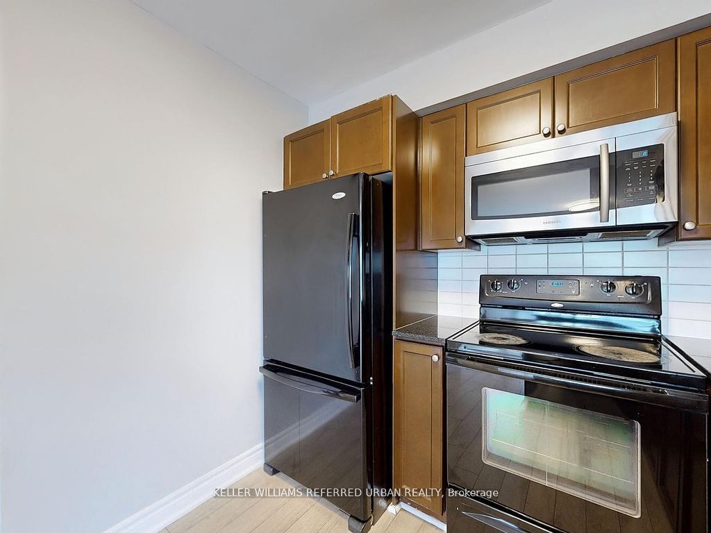 125 Village Green Sq, unit 1609 for rent