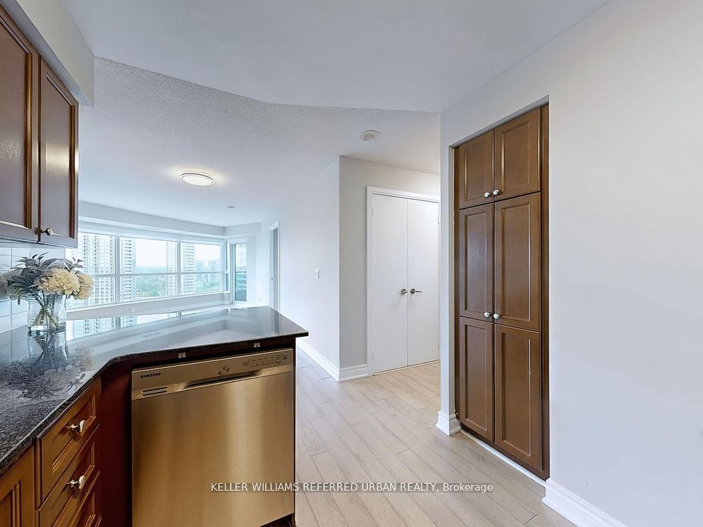 125 Village Green Sq, unit 1609 for rent