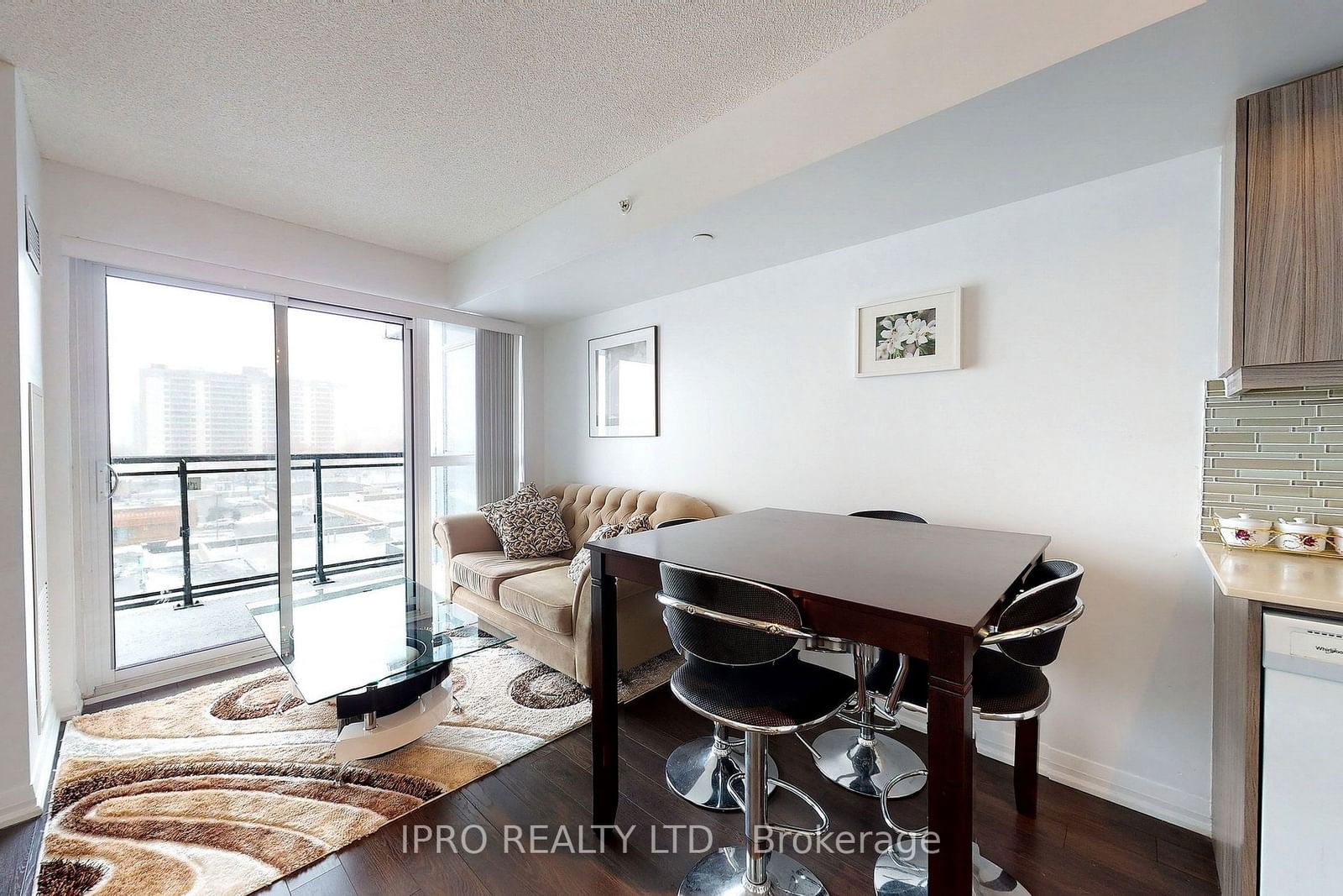 30 Meadowglen Pl, unit 515 for rent