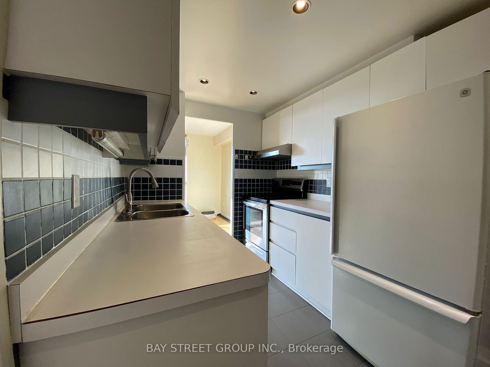 1 Massey Sq, unit 1211 for rent