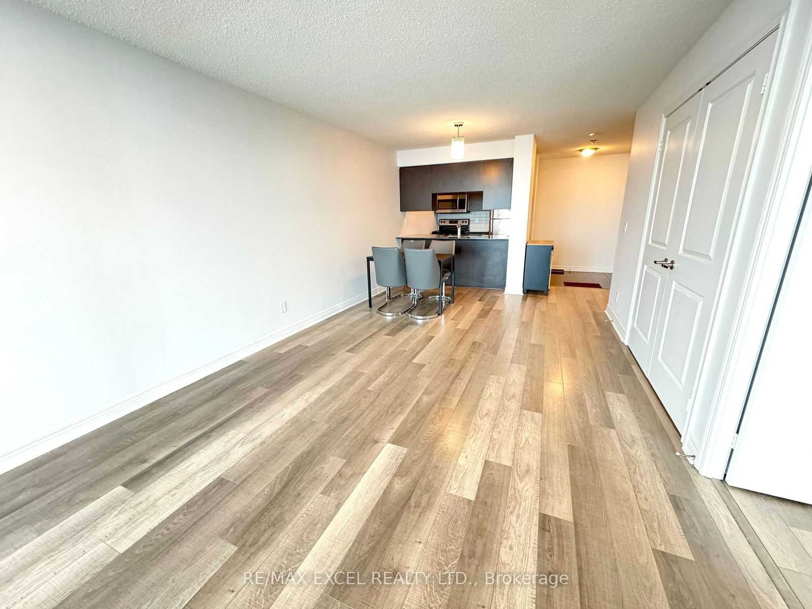 50 Town Centre Crt, unit 812 for rent