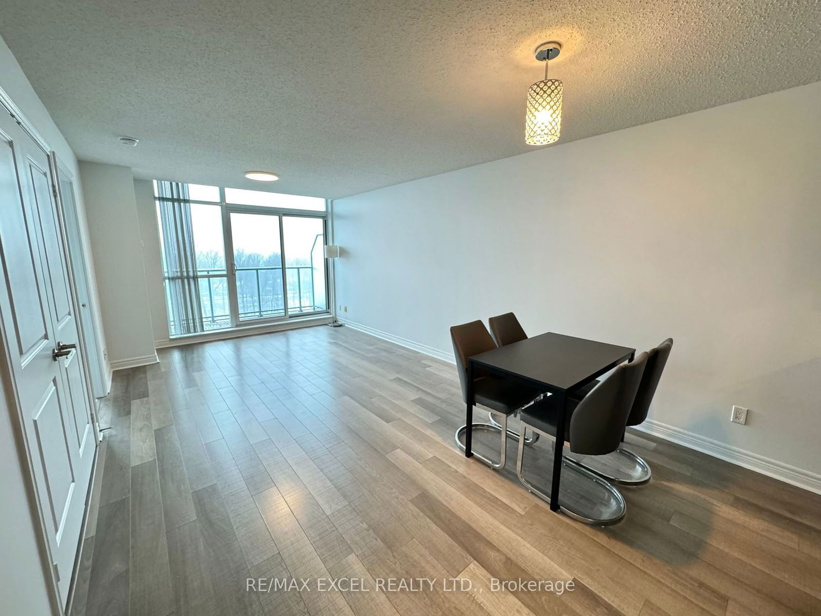 50 Town Centre Crt, unit 812 for rent