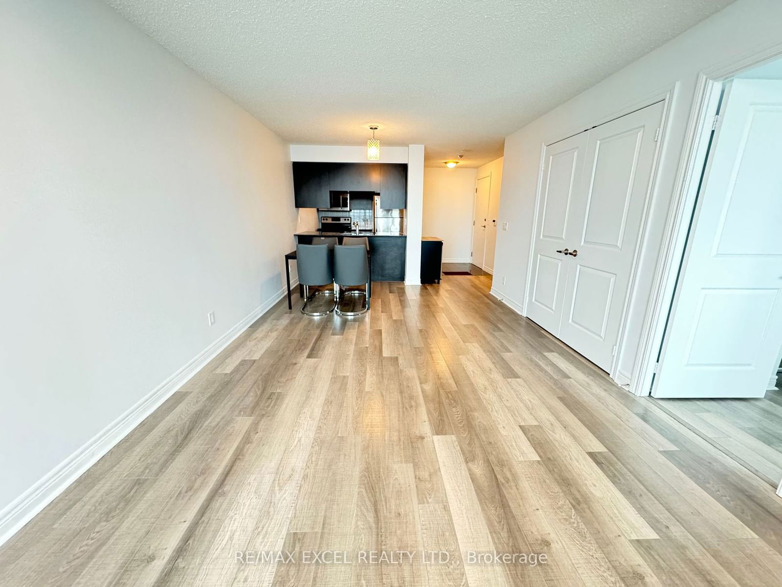 50 Town Centre Crt, unit 812 for rent