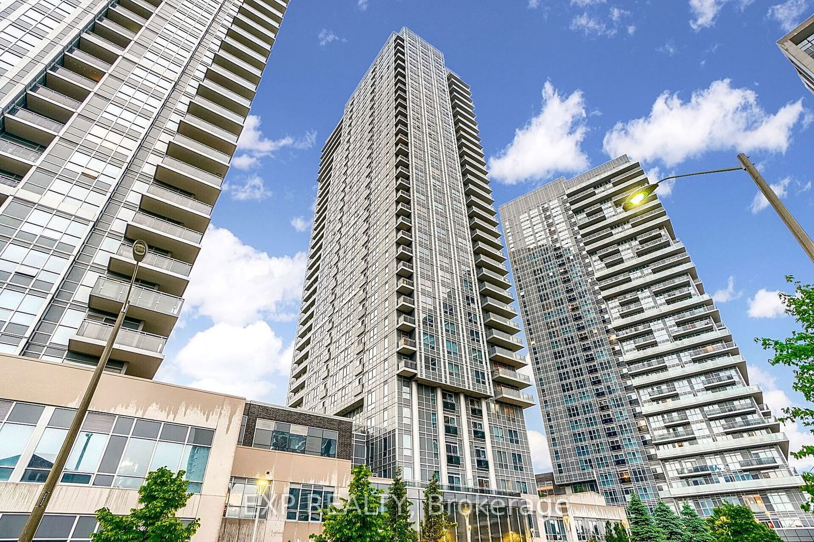 255 Village Green Sq, unit 1808 for rent