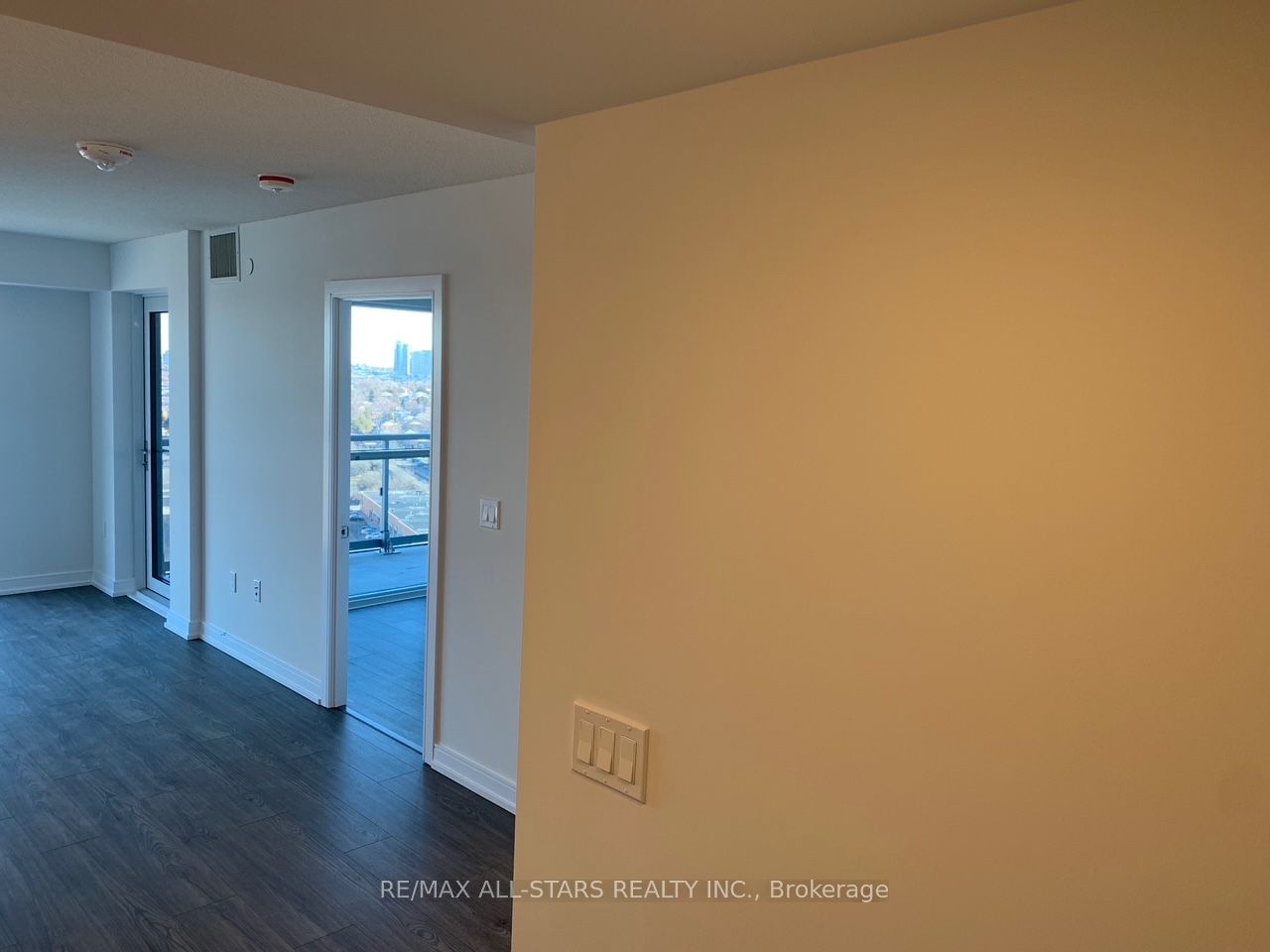 225 Village Green Sq, unit 1601 for rent