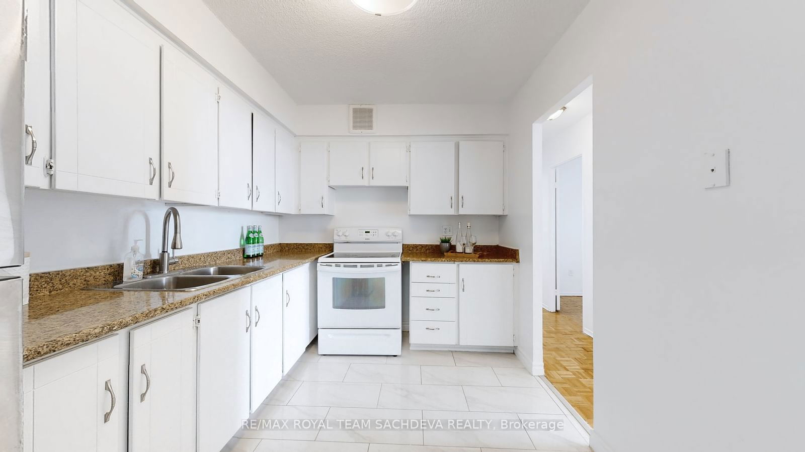 3380 Eglinton Ave E, unit 1709 for rent