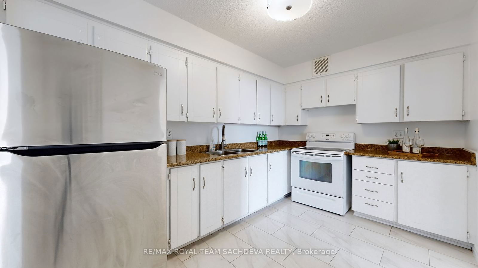 3380 Eglinton Ave E, unit 1709 for rent