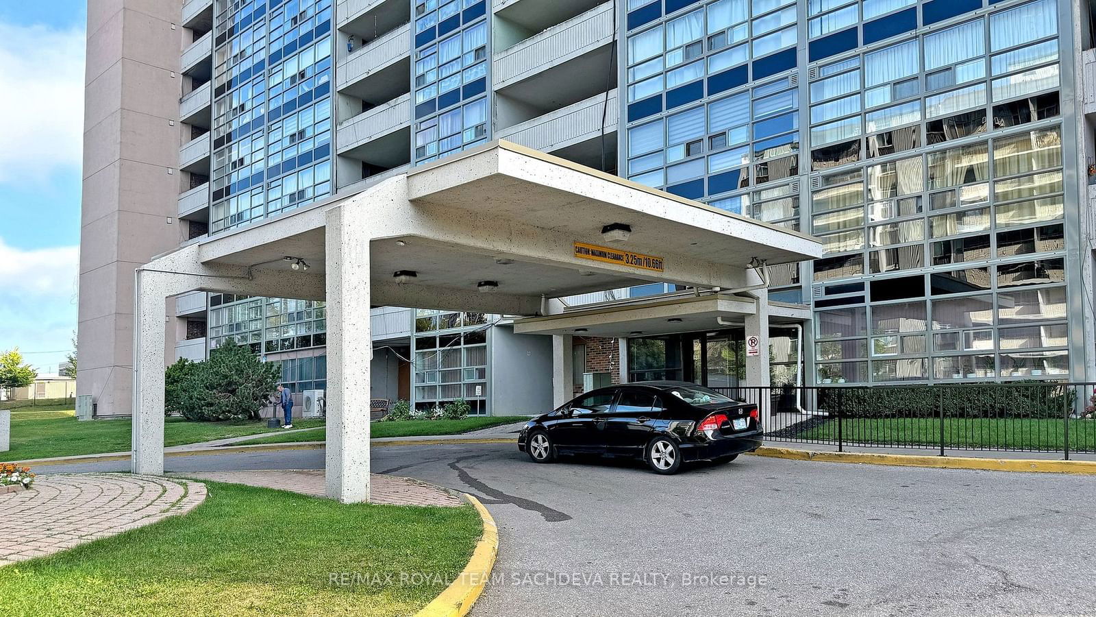 3380 Eglinton Ave E, unit 1709 for rent