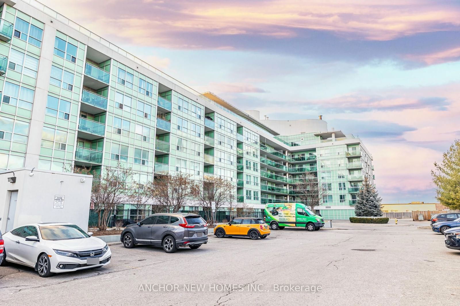 60 Fairfax Cres, unit 426 for sale