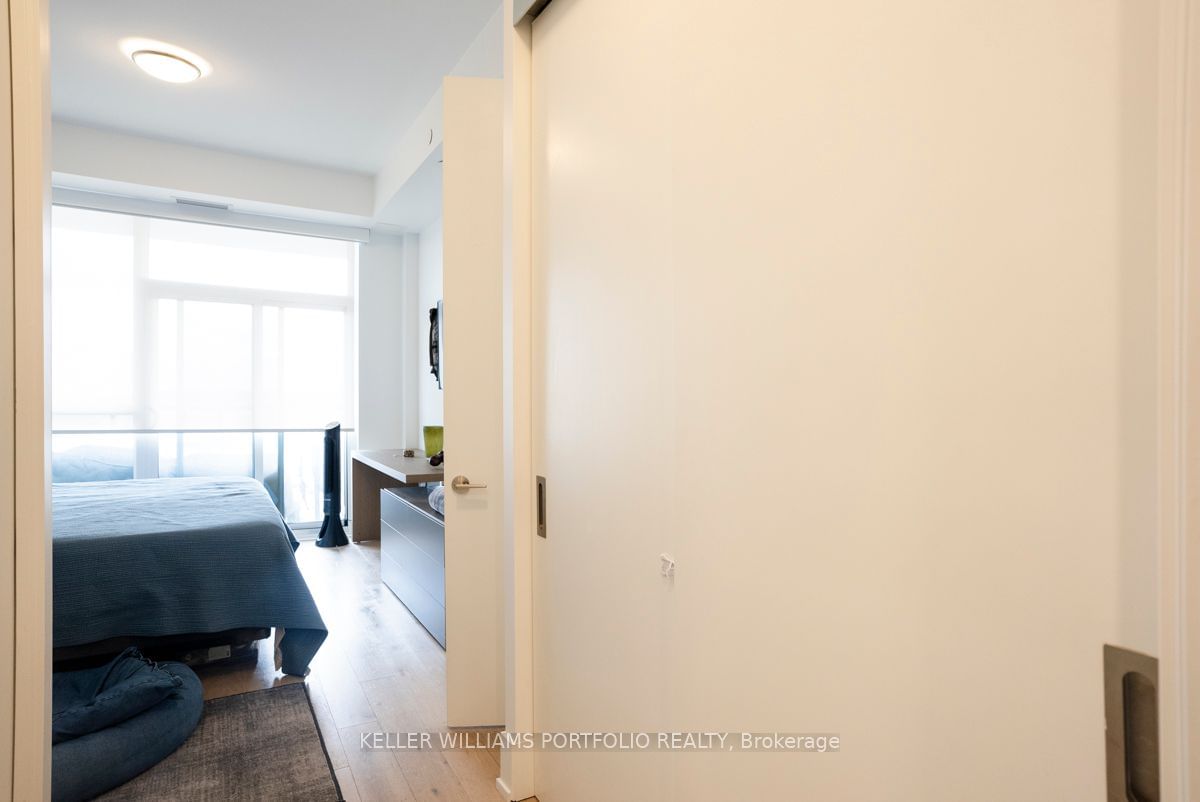 1331 Queen St E, unit 802 for rent