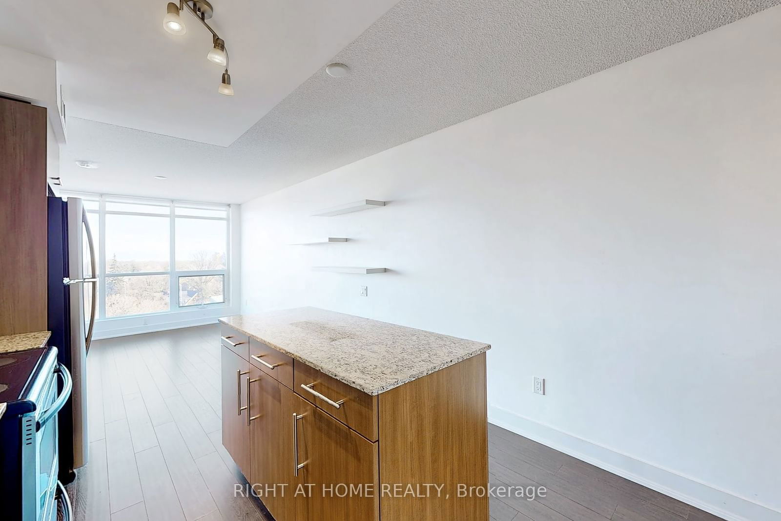 1048 Broadview Ave, unit 806 for rent