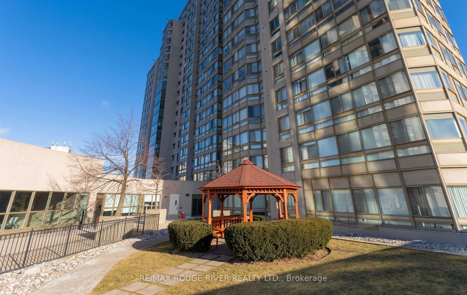 3233 Eglinton Ave E, unit 1606 for sale