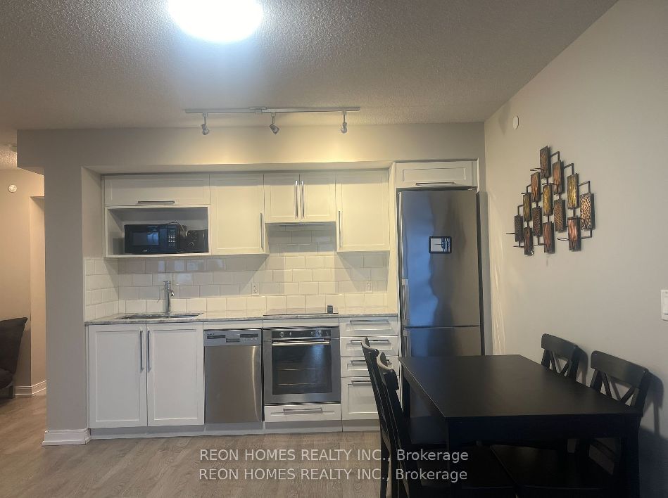 275 Village Green Sq, unit 2116 for rent