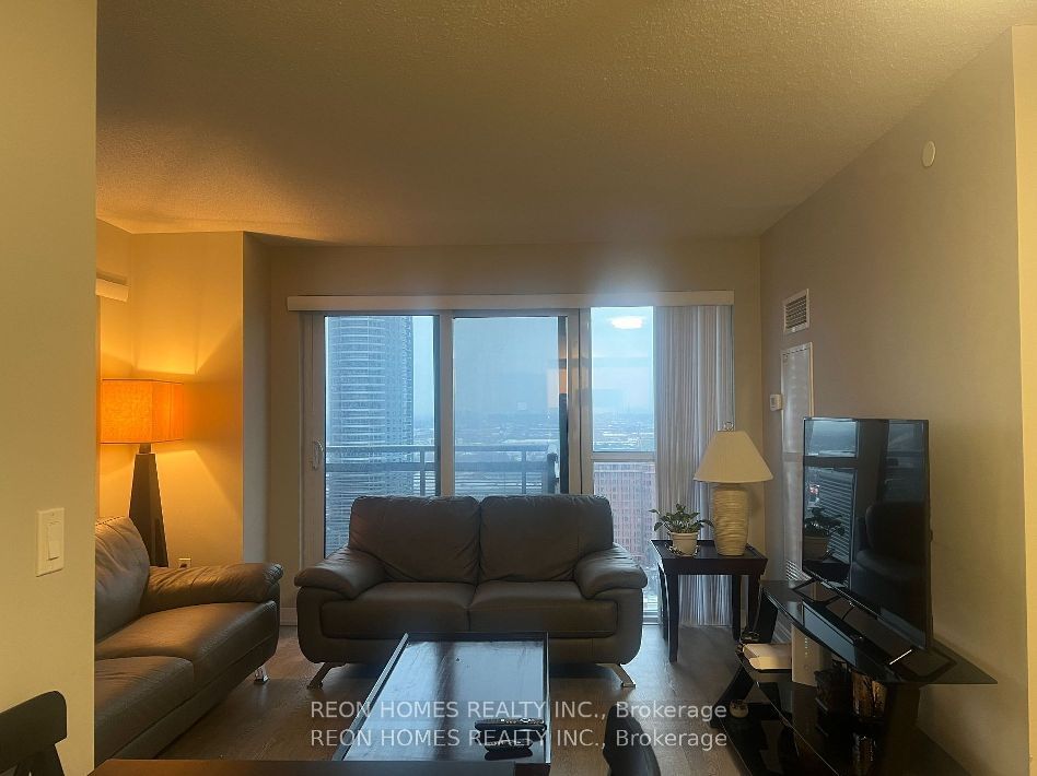 275 Village Green Sq, unit 2116 for rent