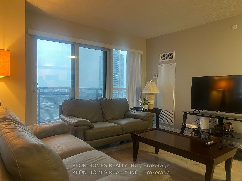 275 Village Green Sq, unit 2116 for rent