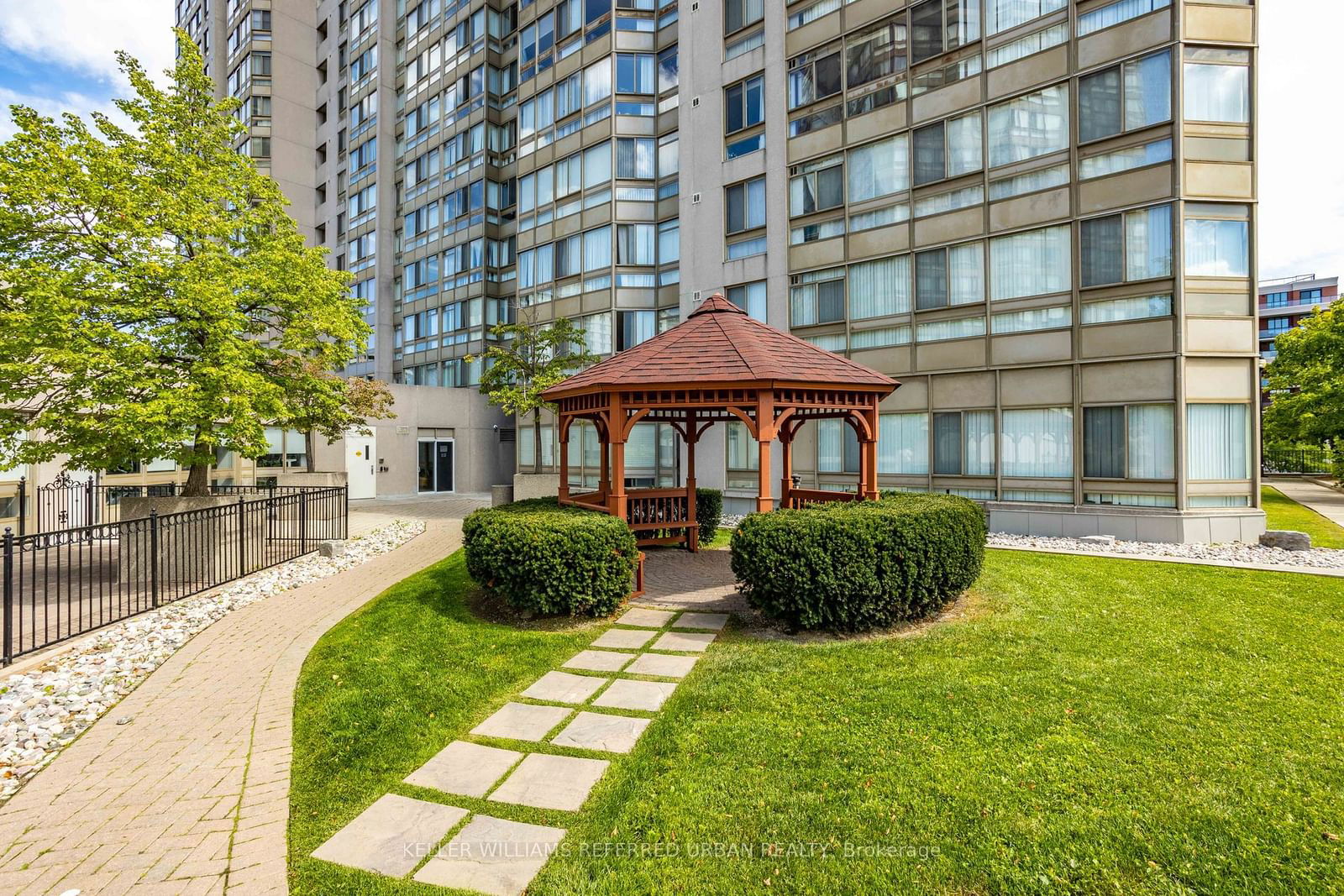 3233 Eglinton Ave E, unit 1812 for sale