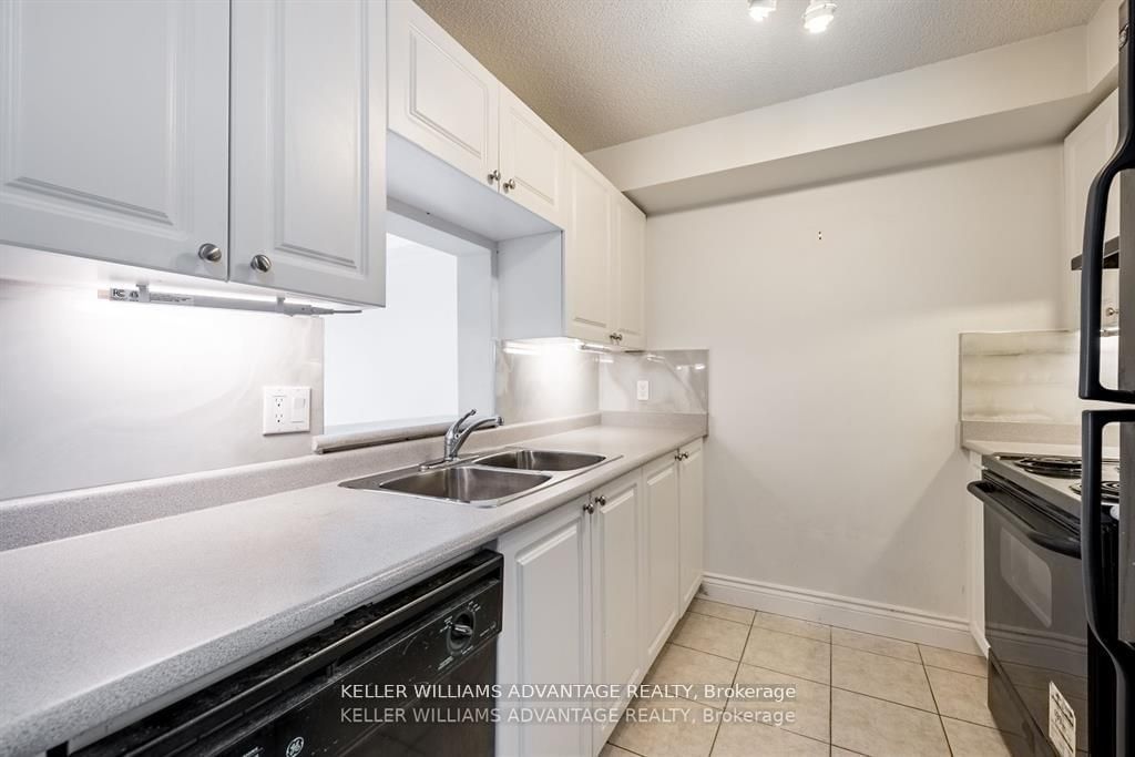 684 Warden Ave, unit 305 for rent