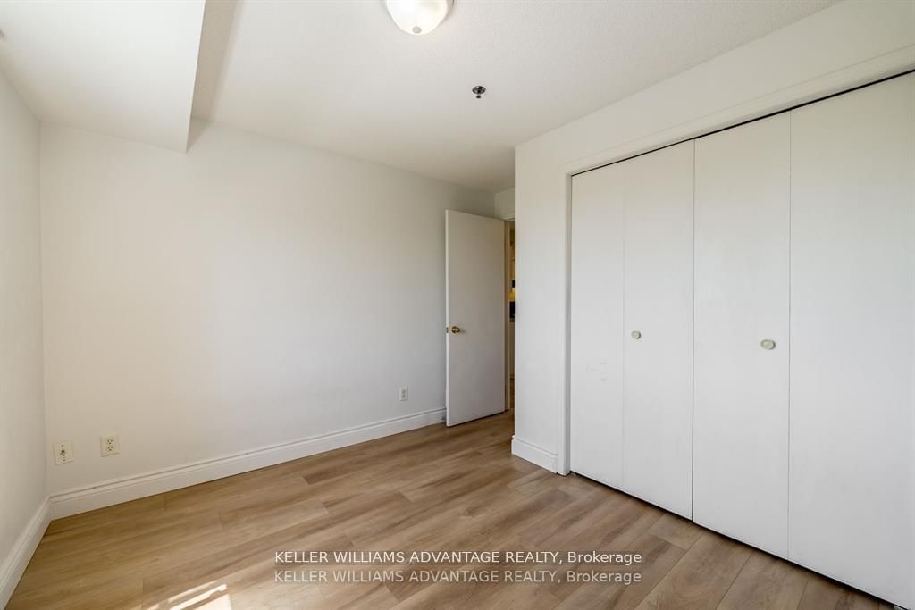 684 Warden Ave, unit 305 for rent