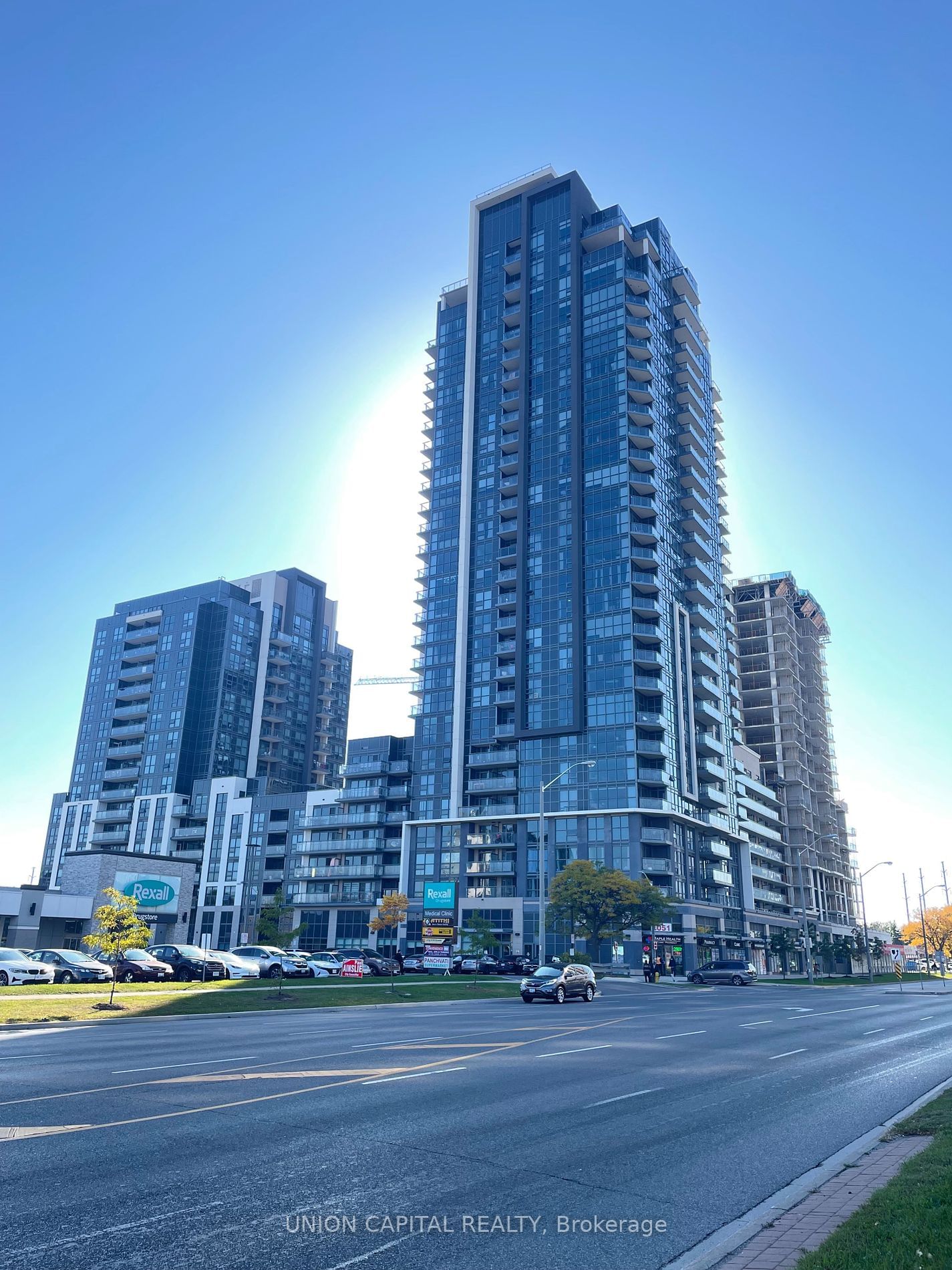 30 Meadowglen Pl, unit 701 for sale