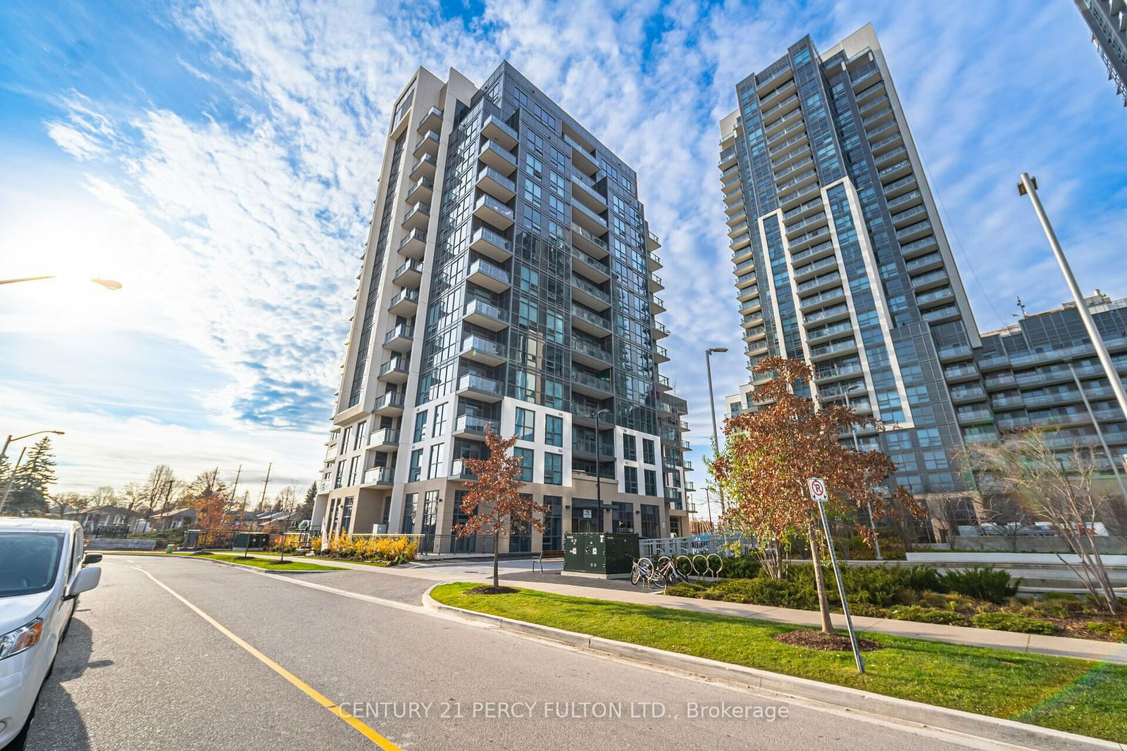 10 Meadowglen Pl, unit 611 for sale