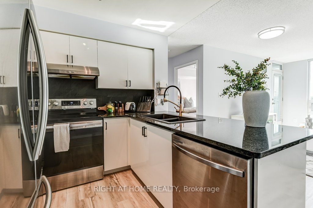 88 Grangeway Ave, unit 701 for rent