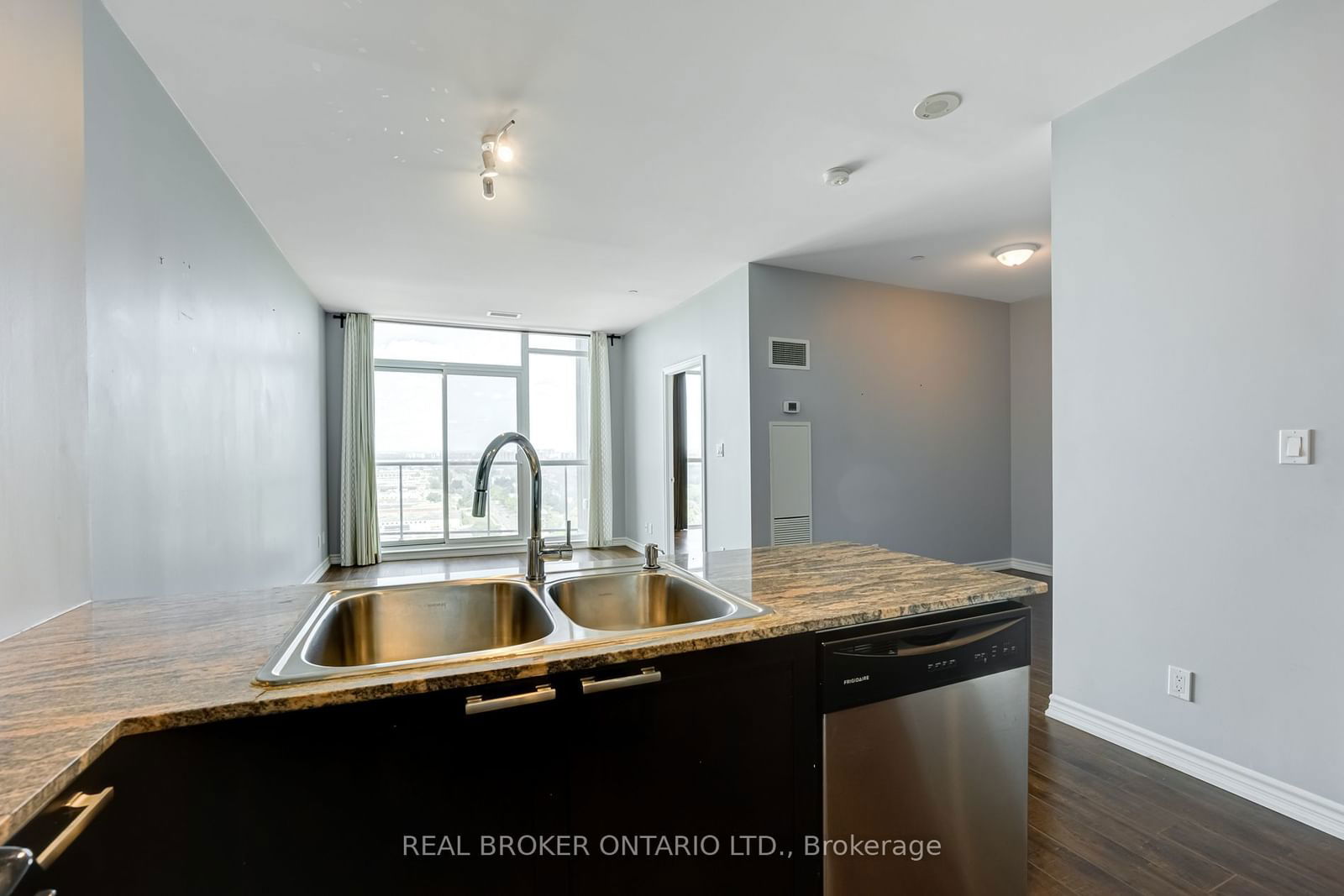 1328 Birchmount Rd, unit PH07 for rent