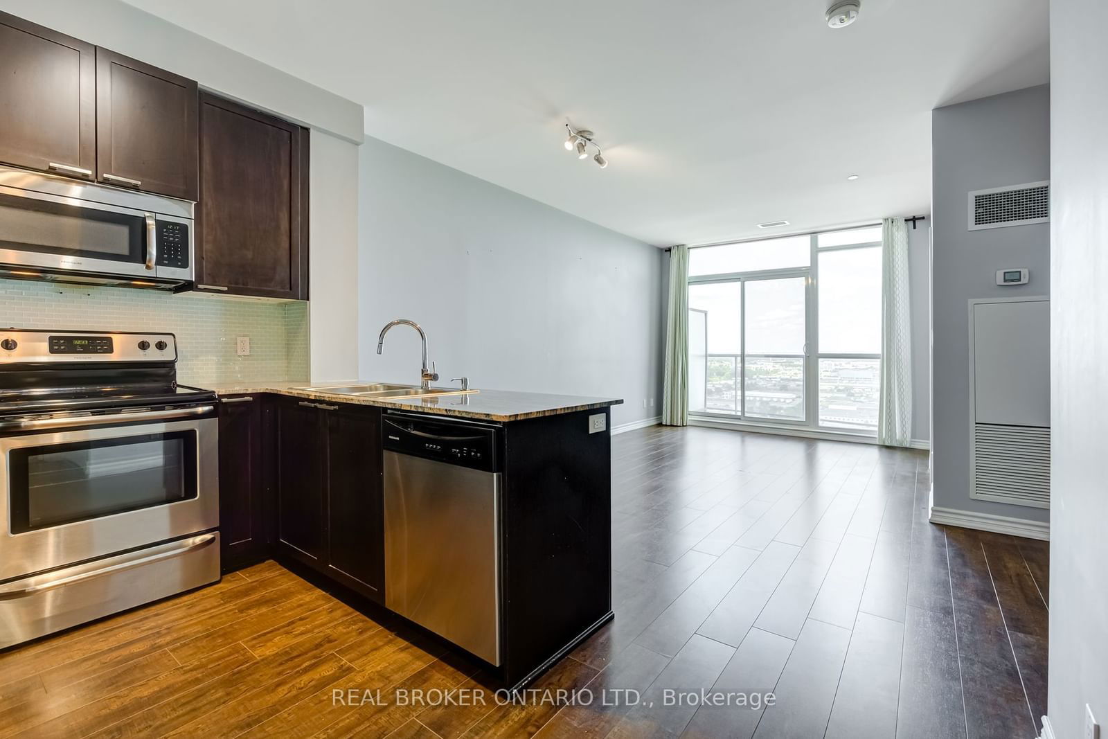 1328 Birchmount Rd, unit PH07 for rent