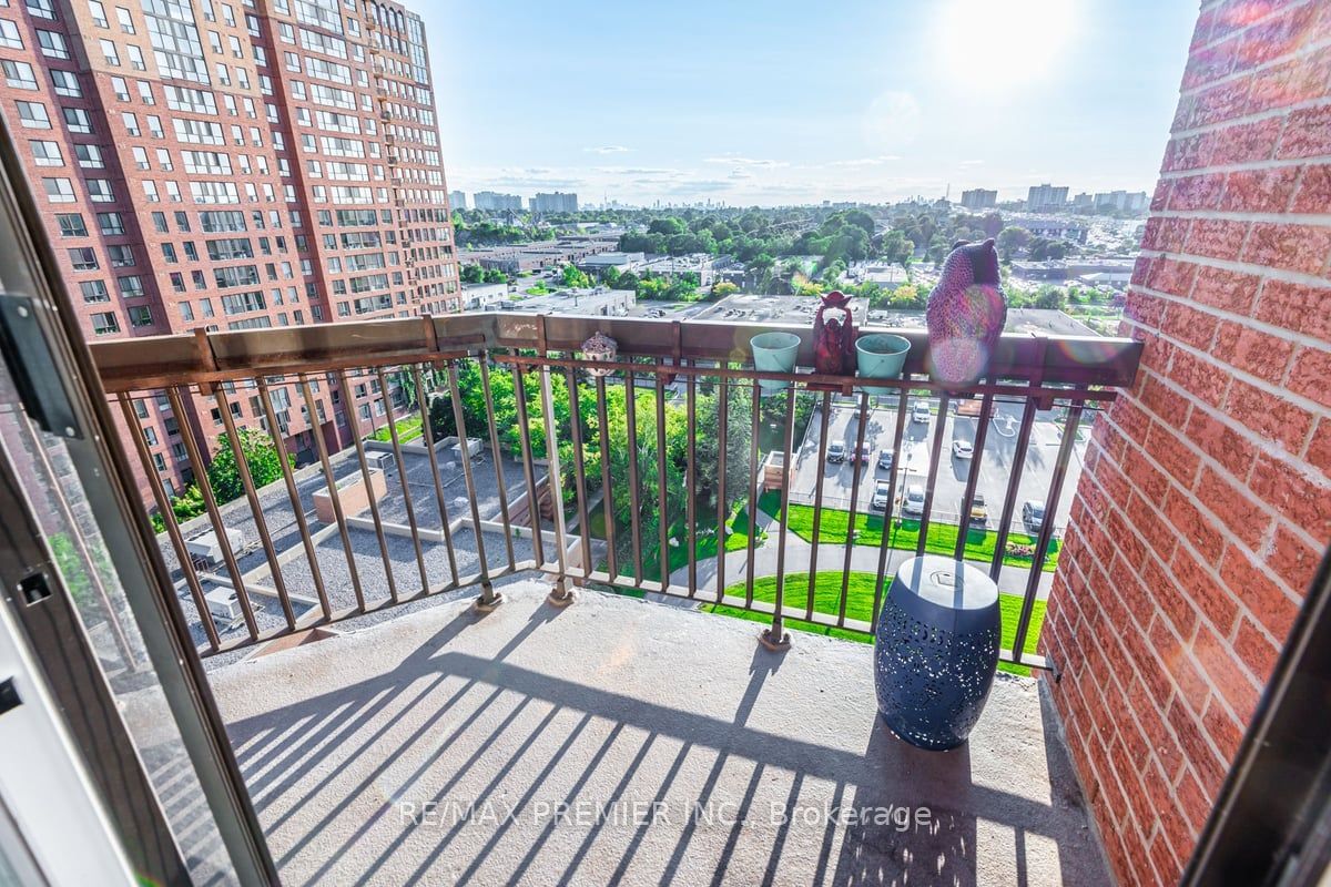 330 McCowan Rd, unit 1114 for sale