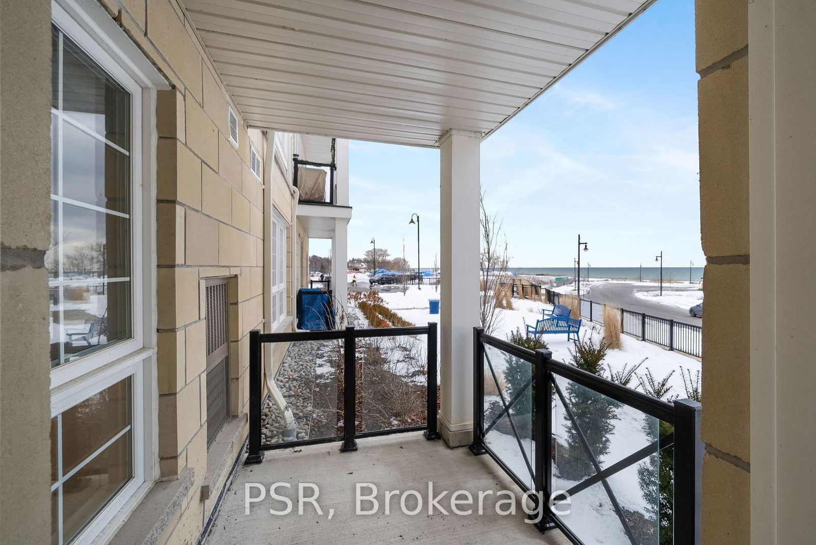 50 Lakebreeze Dr S, unit 118 for sale