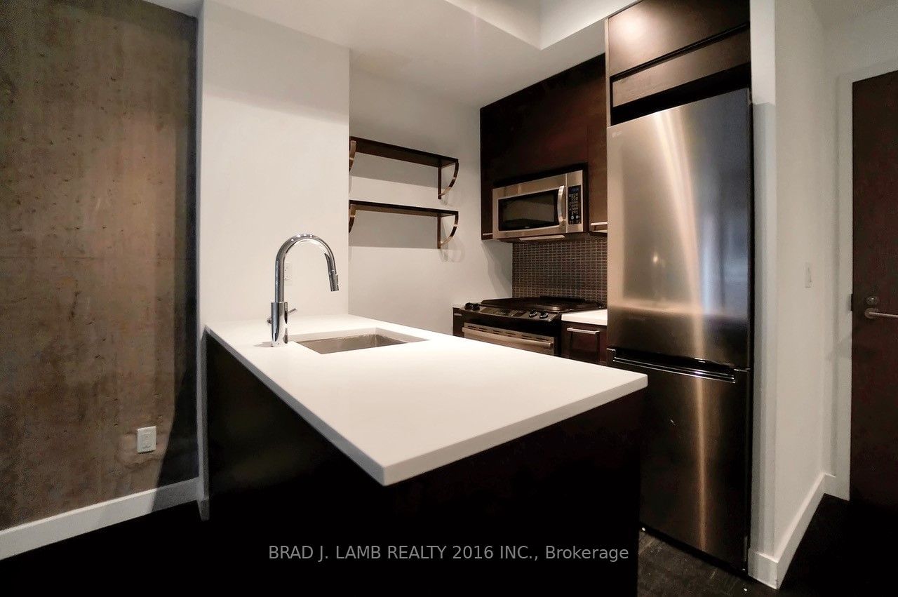 90 Broadview Ave, unit 213 for rent