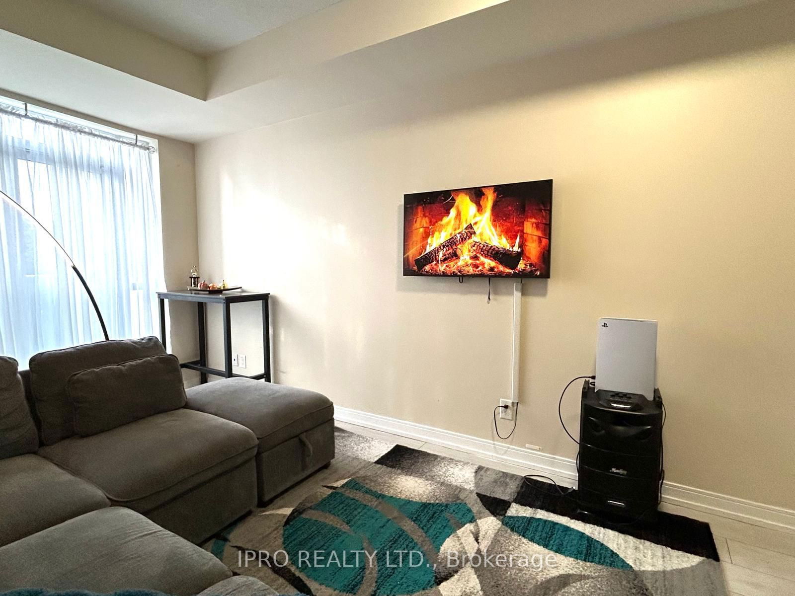 181 VILLAGE GREEN Sq, unit 214 for sale