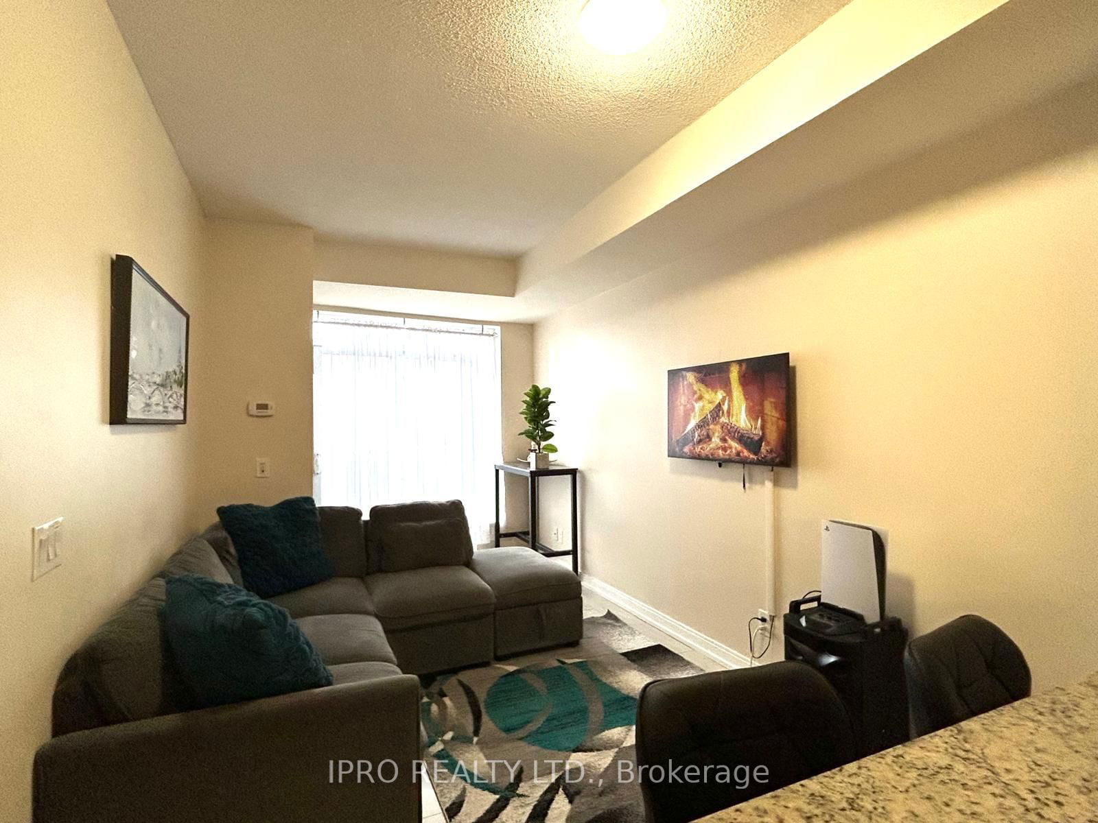 181 VILLAGE GREEN Sq, unit 214 for sale