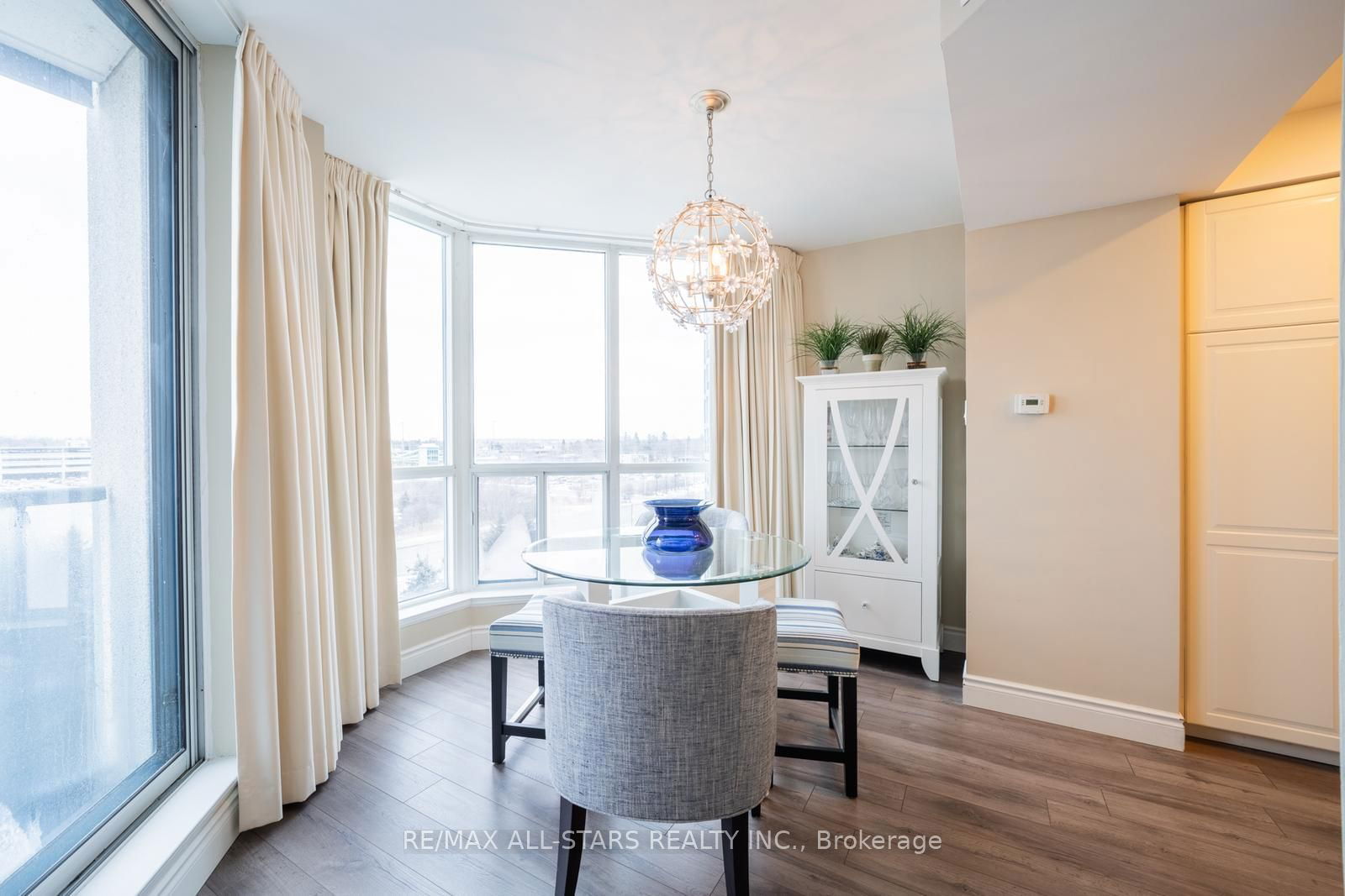 360 Watson St W, unit 708 for sale