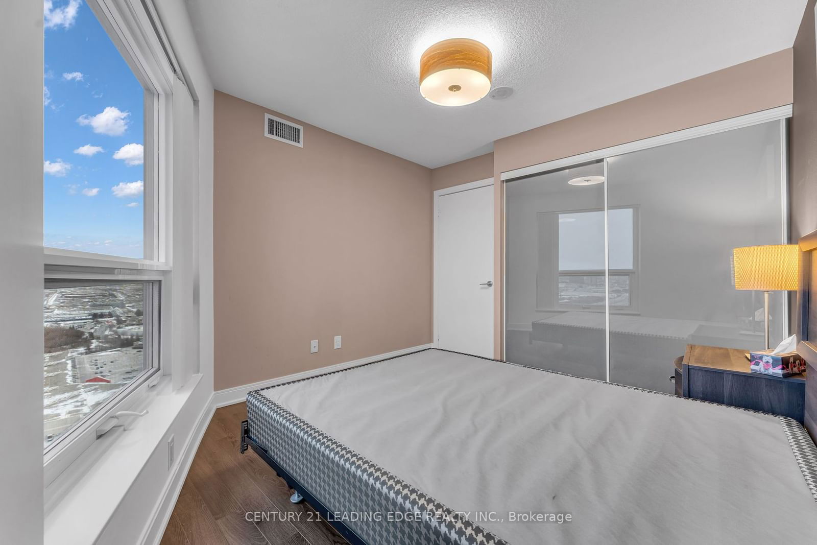 125 Village Green Sq, unit 2903 for rent