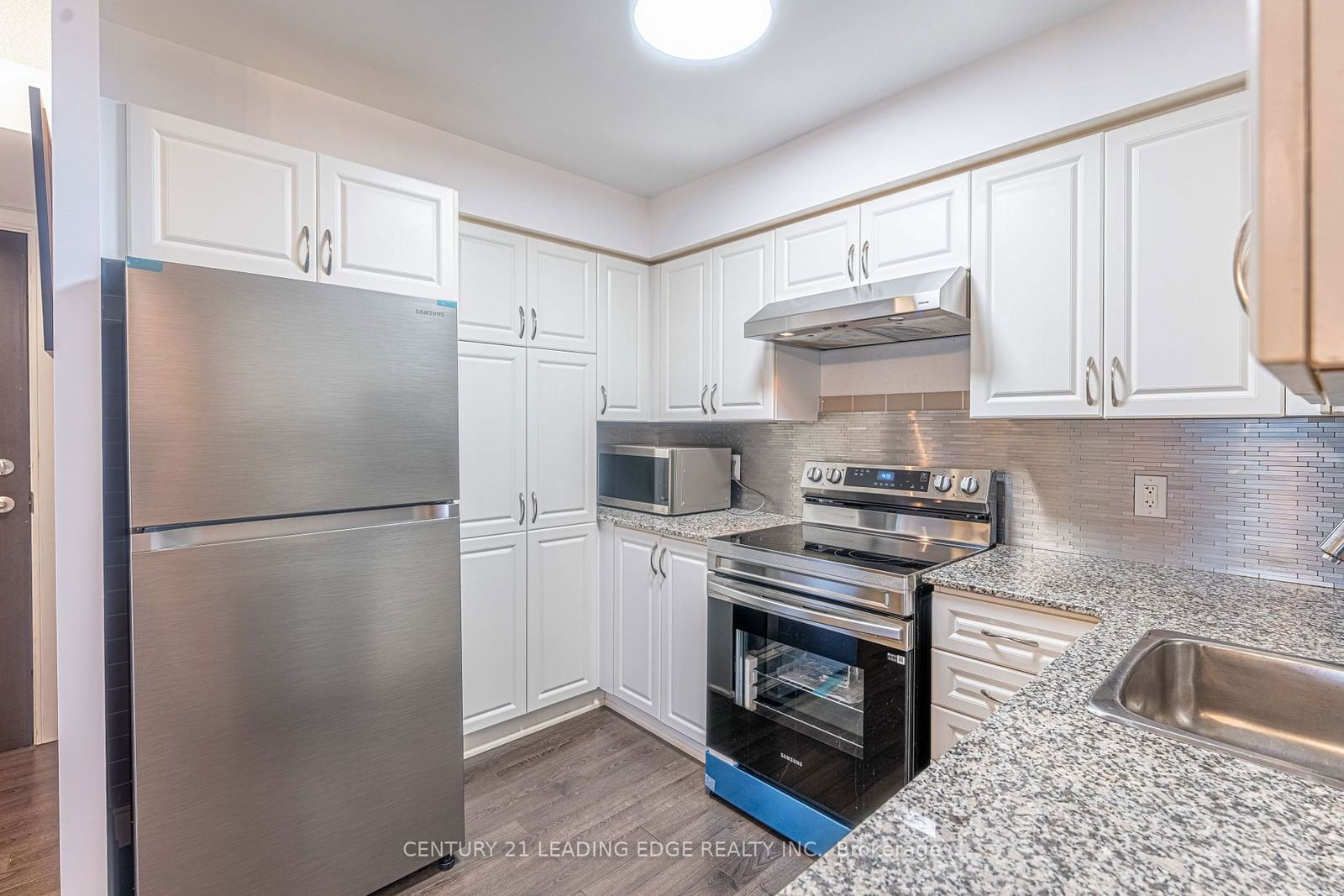 125 Village Green Sq, unit 2903 for rent